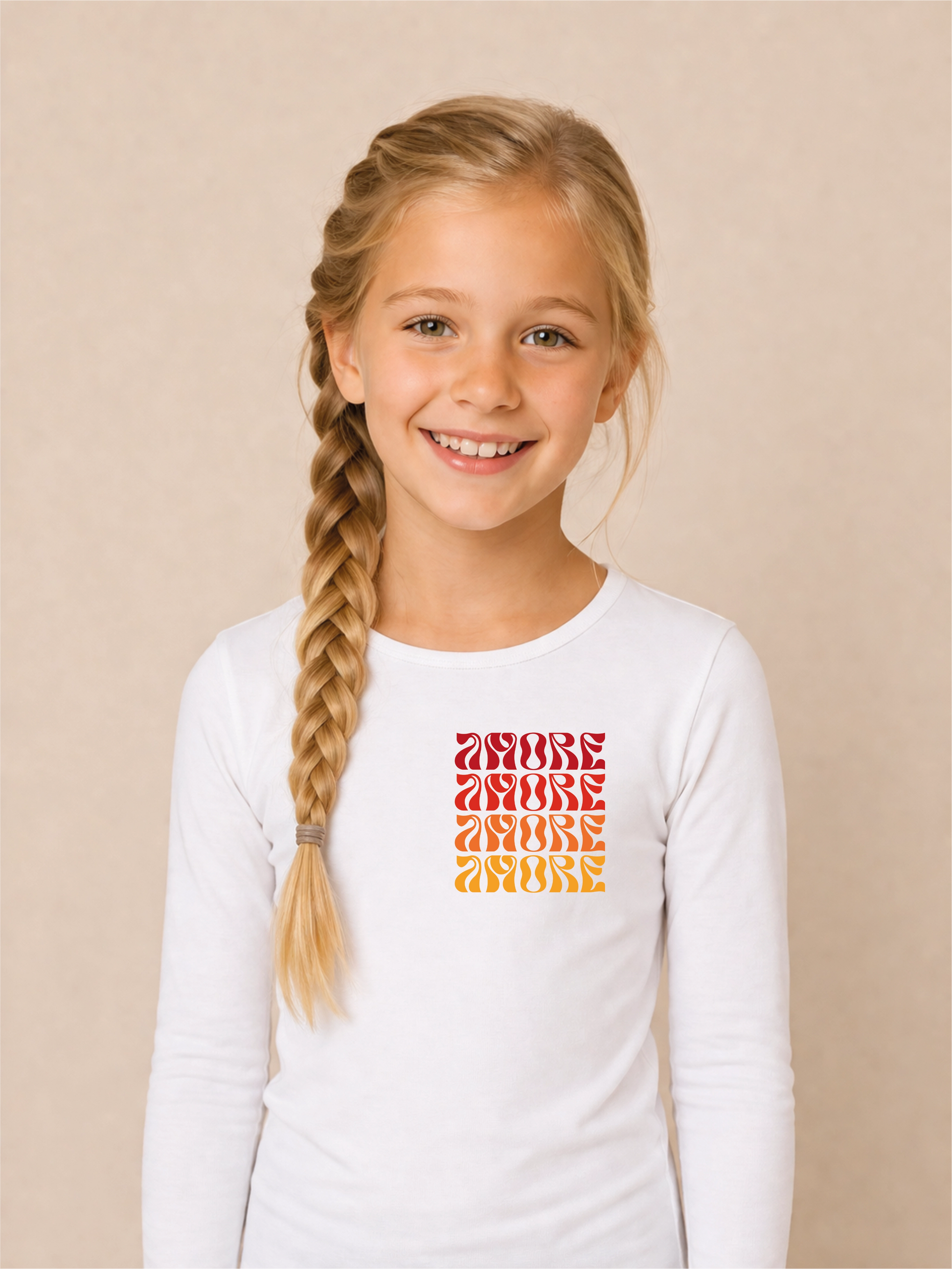 Amore Repeat Bügelbild auf weißem Mädchen-Langarmshirt – Porträt