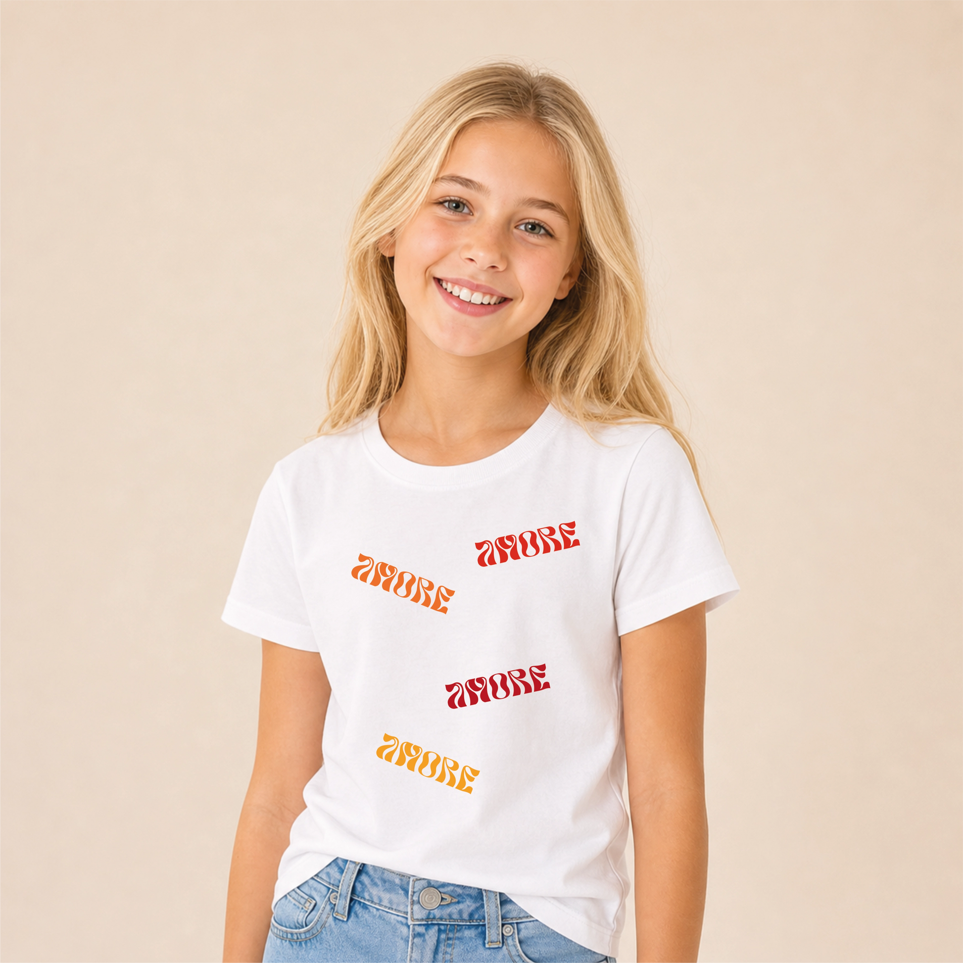 Amore Repeat Bügelbild auf weißem Mädchen-T-Shirt – Front