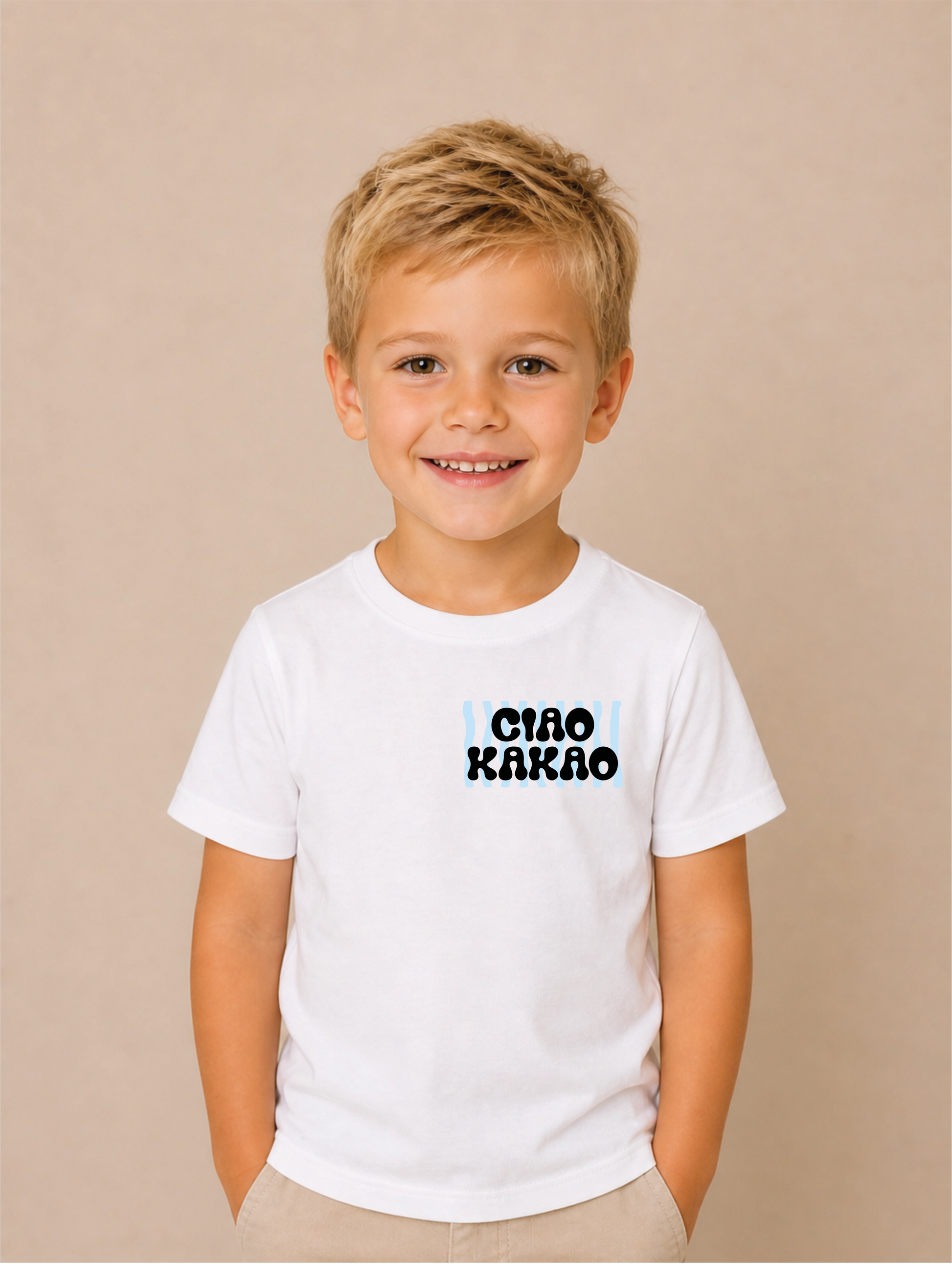 Ciao Kakao Blau Bügelbild auf weißem Jungen-T-Shirt – Front