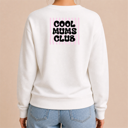 Cool Mums Club Bügelbild auf weißem Damen-Sweater – Rücken